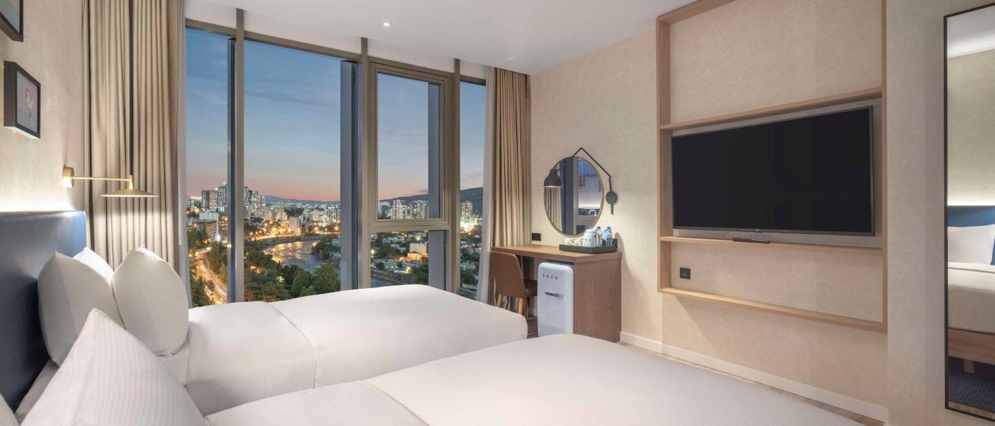 Hilton Garden Inn Tbilisi Riverview Extérieur photo