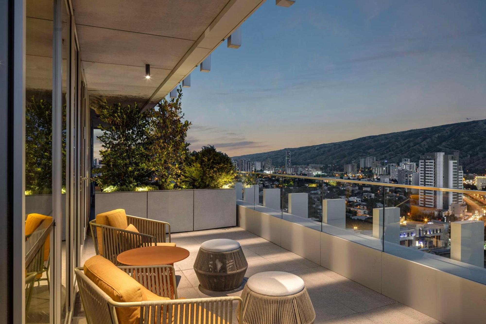 Hilton Garden Inn Tbilisi Riverview Extérieur photo