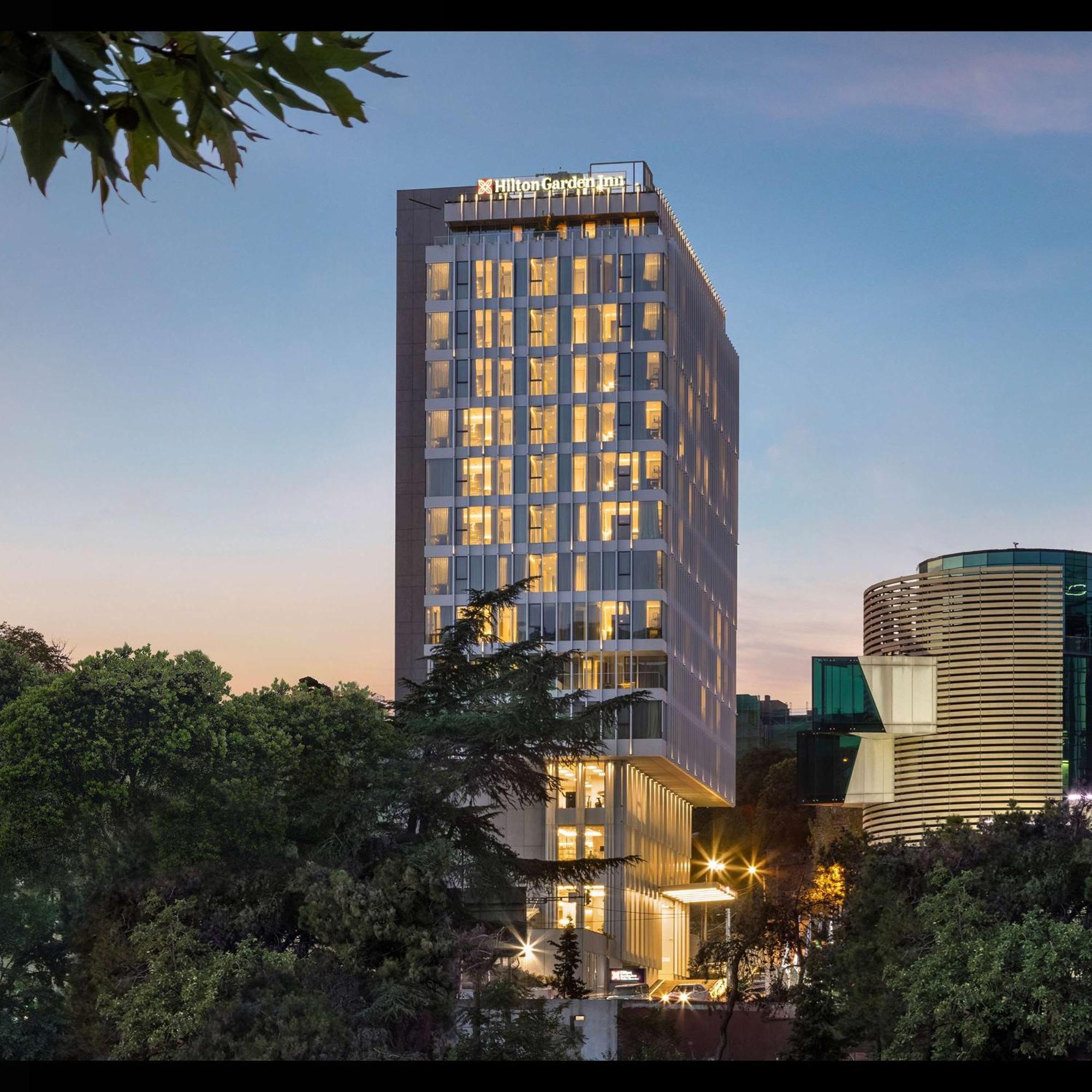 Hilton Garden Inn Tbilisi Riverview Extérieur photo